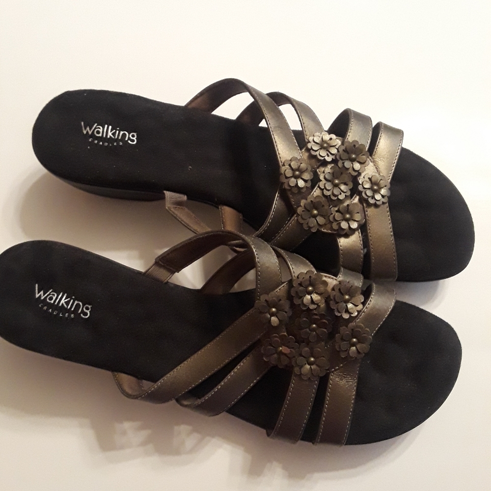 Walking Cradles Cookie Bronze color. Size 13WW